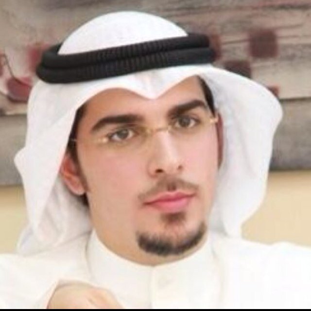 ملك العُمق..

أزور نجوم البحر

أزوّجها بنجوم الليل

أطيل لدى موضع أسرار الخلق

زياراتي