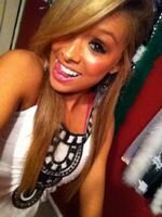 licluz629's profile picture. Es increible como alguien puede romper tu corazon, y sin embargo sigues amandole con cada uno de los pedacitos.