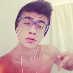 É que de todas as suas mentiras, eu te amo era minha favorita. #RETWEETEM e #FAVORITEM o que gostarem.
