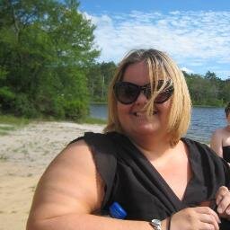 I am a single, I am close to my family and friends. I have a great sence of humor.