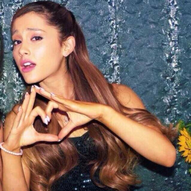 Hey, I'm Amanda. I'm Cheerleader and a gymnast, Part of Swindle six. @futurecharliexo and @SmartieSellyG are my best friends, dont hurt them!
