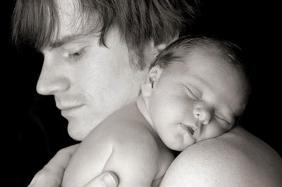 17 años. Medio vampiro, medio mago. Empezando una nueva vida. Padre joven y soltero de oro... Por ahora. Tesoros: @Ainara_AF