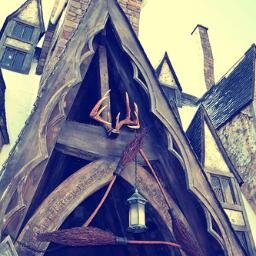 Posada más mágica de la Aldea de @Hogsmeadetty ¿Te apetece una cerveza de mantequilla? {#Pottertty}