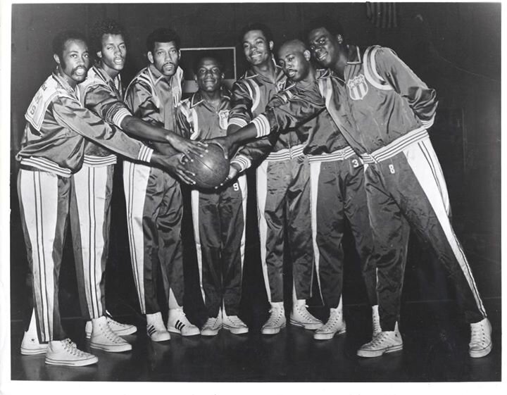 I am a Al Runt Pullins Harlem Clown tring to get Al Pullins into the NBA Hall of Fame. Also looking for any Al Pullins Harlem Clowns and fans.