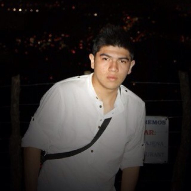 Hijo de Dios :D me encanta la fotografía, :) The sky is the limit.
