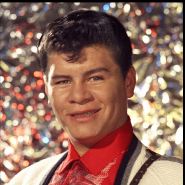 Hola! Im Ritchie and welcome to my world. Follow for fun! We are all amigos here