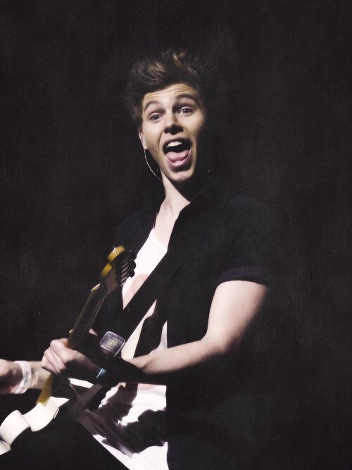 follow @pizzaxharry and i will love u 5ever