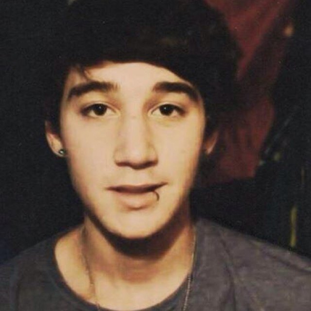 Hi lukey, LUKE IS MY BEST FRIEND FOREVER AND ALWAYS OKAY DONT HURT HIM OR ELSE ILL HURT YOU!! LUKE I LIKE UR APPLESAUCE ;) HAHA JK|Parody|Bi|Single|