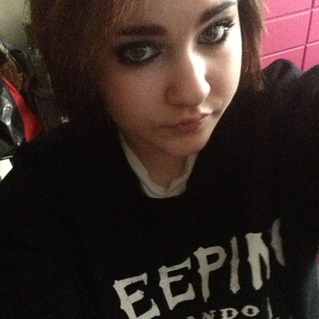 I'm obsesses with Seremedy/Yohio/Kerbera. So yeah. Hur mår du? ^.3
