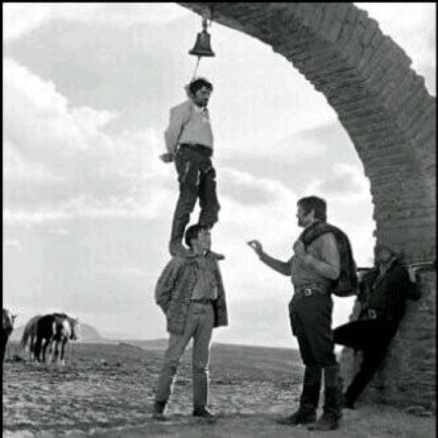 { حِبرٌ } لعقلٍ يأخذُ أوامرة من { قلبي } !