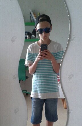 Hello my name is Philip and i am 13 years old. I like airplanes and football, please follow me ❤