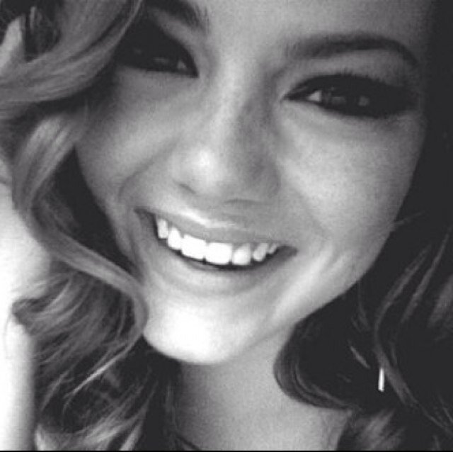 That geeky student who bunks with Betty and majors in Biology. Student at the Lee Nicholson Uni{@ComicUniRP}{Single}{RP}