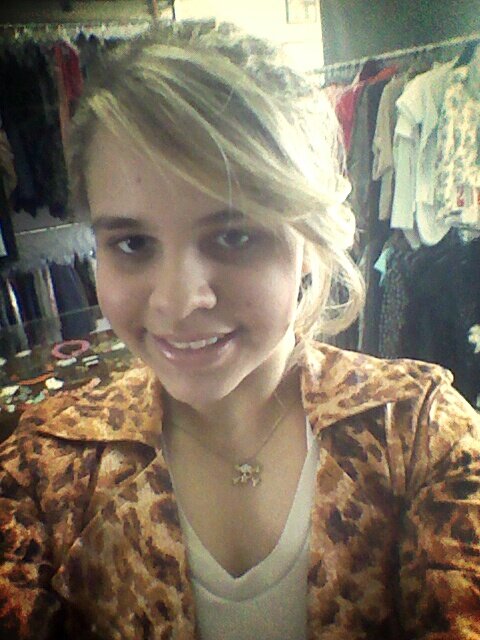 13 years old, i ♥ @justinbieber ,I'm BELIEBER since 2009, I #believe in my dreams and @justinbieber is my inspiration,If u want to know more follow me *--*
