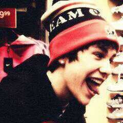 Austin Mahone, Justin, 1D, Miley, 5H :3 ''If life gives you the back, TOUCH HIS ASS'' Cometí el gran error de mi vida dejandole ir...