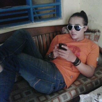 Play 4String for my band | (Velvet, 2012, Arjuna).. Tah band na, loba Haha =))X_X | ♥Music @theCure .♥@Niakaniya