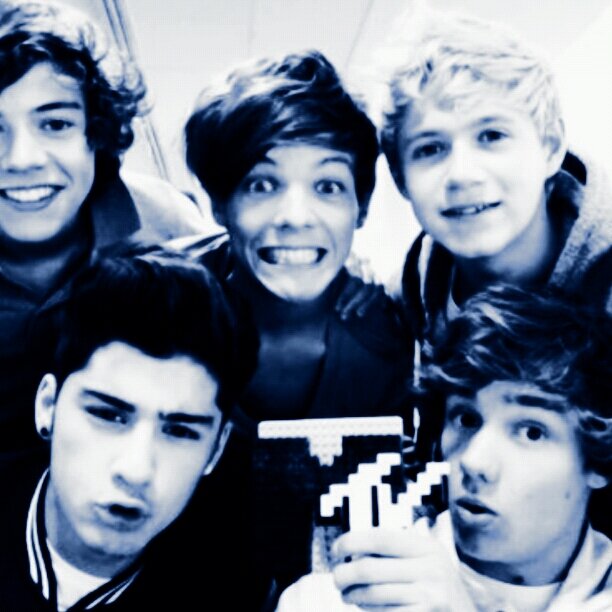 Free__F4's profile picture. Go to follow @withtaylordwift & @isaja_ex ♥♥