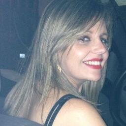 linda e loira e firme e forte e de bem com a vida! (meu blogzinho http://t.co/8sy6shBbkE )