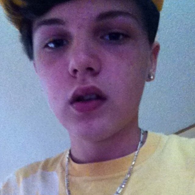 I like nudes... And your mom