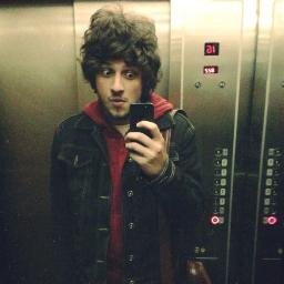A alegria de saber que você existe é o suficiente para aguentar a tristeza de não estar ao seu lado. @ChayLeao eu vou te amar até o fim