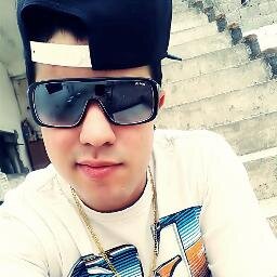 Mas a vida ensina, só eu sei o que passei. A vida não é facil, eu sei, eu sigo meu caminho, estou firme, estou ai. Não há nada nessa vida que me faça desistir !