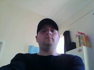 delivers pizza, do my best to keep every1 happy. love my family and friends.