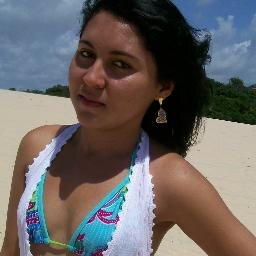 amo estudar ler livros e fazer amizades.sou sincera e amiga