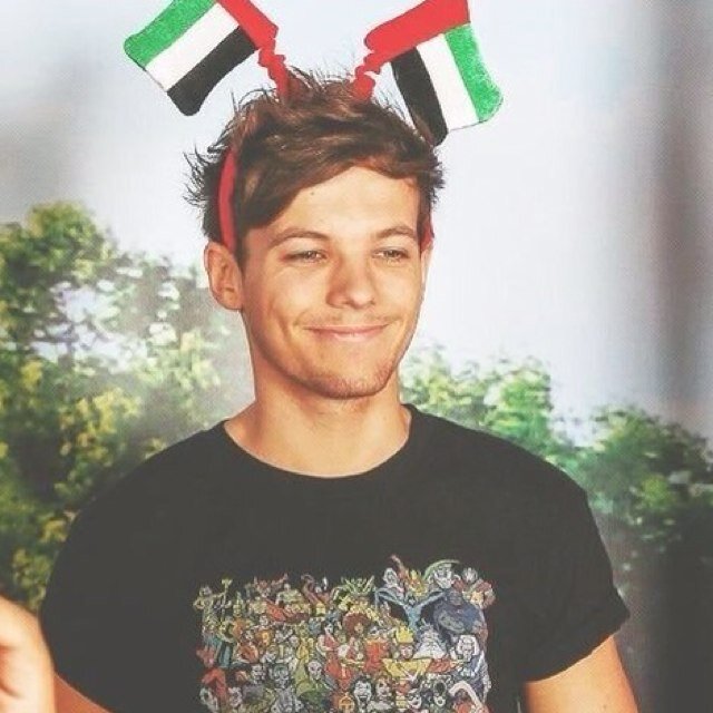 hi hiya hellooo since i just gave you a free follow it'd only be fair if you'd go follow @lovxtics