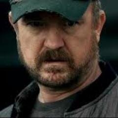 Cazador. Tuve que matar a mi mujer por estar poseida. Amigo de los Winchester, ayudo a Sam y Dean en lo que puedo. #RP