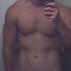 DL, masc jock -  Bi guy into sports and other chill dudes.