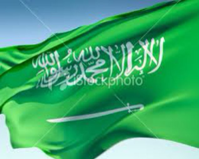 بَعضْ الأمُور جَمالُهَا أنْ تَكُون سَراً ؛ كَ دَعُوة بِصَلآتكْ لرُوحْ تَسكُن قَلبكْ..