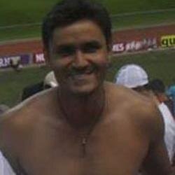 Aqui JAZ um twitter. Abandonei Twitter, só uso facebook agora - mas se for pra me dar trabalho, nem me adiciona