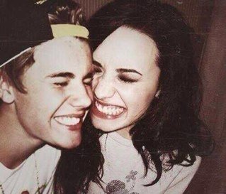 Demasiado tiempo aqui, perdiendolo. La gente, muchas veces cambia y jode. Mucho. |You just gotta believe| Demi Lovato. Junto a kidrauhl. Stay Strong.