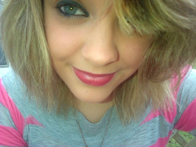 Ello(: I'm LillieAnna and I am taken my the amazing Nathan Keeth Morgan.(: