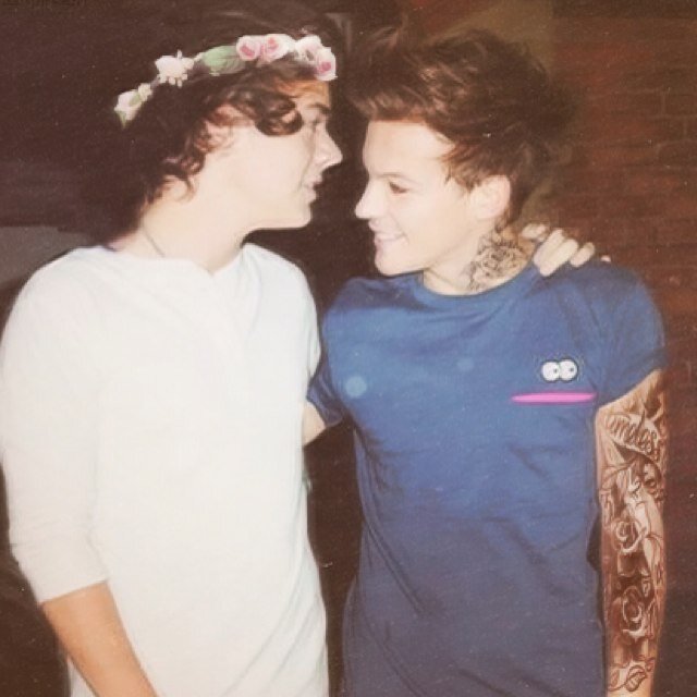 Larry shipper; dont cry about it