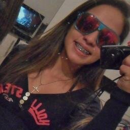 uma troca de olhares fuminante , distante ele vi o perigo :3 ♪