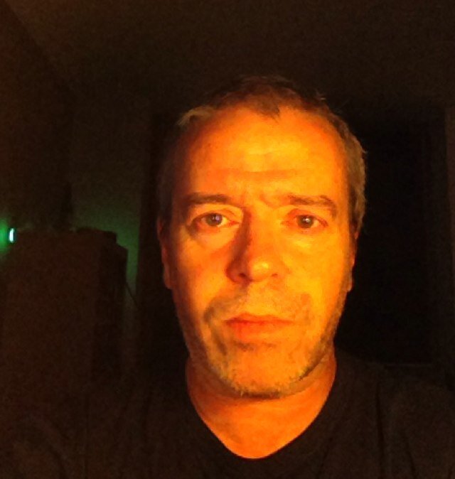 60+. Techneut/chemicaliënboer. Schrijft. Autist en vegetariër. Koriander =vies. Team friet. 🇸🇪Fosöker lära sig svenska