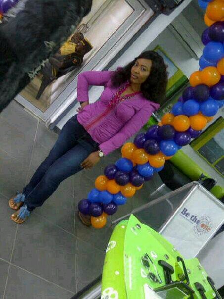 I am a Customer Service Professional. I love fashion. #teamArsenal. Hit the ff button and ask for a fb
