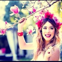 Martina le cambio la vida a millones de chic@s.motivo de sonrisas!!!  en su tw:   Agradecida, gracias por tannnto amor! #Tinistas❤