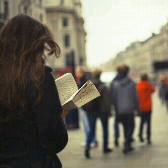 فتاة صغيره بعمر الزهور تكتب عن اشياء متنوعه تحب الحياه ممها كانت تعيسه في اول مشاويري نحو الققم ارجو ان تدعموني:$