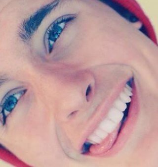 chrisdegdr's profile picture. this life is my life // innamorato e fidanzato // Ana. // Sweet Selena,Birra Liam,Rihanna buona la pasta #degdr