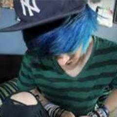 17/Bi/Single \(•___•)/ WHALE HUGS! #LonleyBoners with @PierceTheBecka