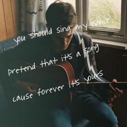 Trechos de músicas e livros.  
'' I’m falling for your eyes but they don’t know me yet ''.  ♫ ‏ ♫