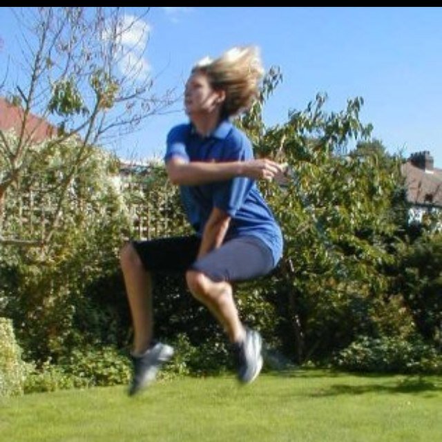 Jumprope/skipping workshops coach, teaches freestyle, speed, Double Dutch, long-rope, since 1998 , mainly in primary schools. love my job!