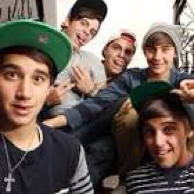 I love the janoskians with all my heart! :) im a luke girl but i love all of them!