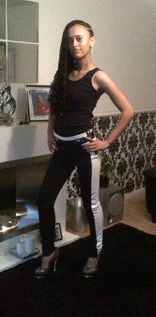 im 15 , i follow back , im online  promoter for Feeling  To Party  go add https://t.co/3SEtWiwSR9 bless my bb pin -24CA3DDB