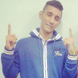 O Dinheiro faz homens ricos, o Conhecimento faz homens sábios e a Humildade faz homens grandes ! #SigÁ ? pedi qe #sigo de VoltÁ ♥ ;]