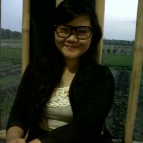 ShintaArumsari's profile picture. If you love life, life will love you back.             Line, Wechat & Path: Shintaaarumsari.               Fb : Shinta Arumsari