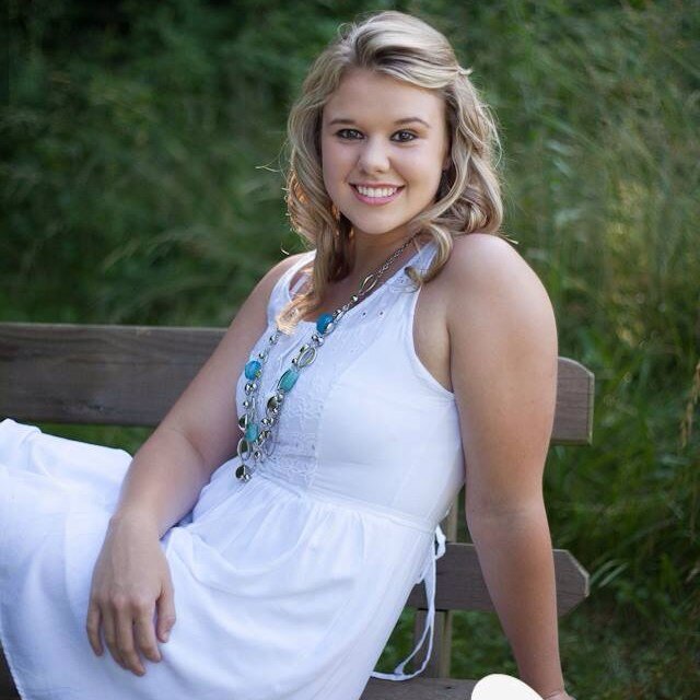 Bearcat and Champions cheerleader! Senior in high school! FOLLOW ME! (: #teamiphone