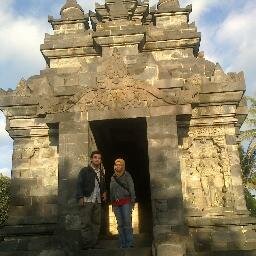 selalu bersyukur, zuhud dan qona'ah dalam menjalani kehidupan di dunia. Wahn adalah penyakit cinta dunia dan takut mati.