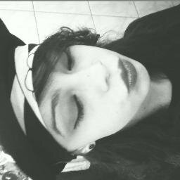 Escorpiana, chata, skate, violão, revoltada, estranha, alone, video games, SINISTRA o_O hoho'  iiii ah, sei la vey chega de falar de mim  - -'